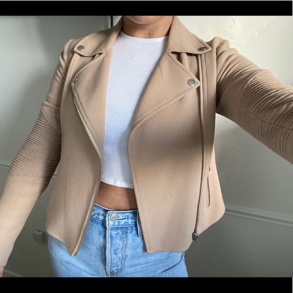 Aritzia Jackets & Blazers - ARTIZIA blazer 🌿🌼